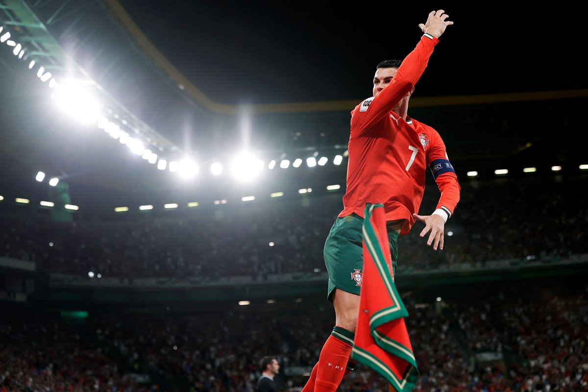 Криштиану Роналду в матче за сборную Португалии