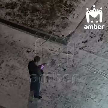 Перестрелка в жилом дворе российского города попала на видео