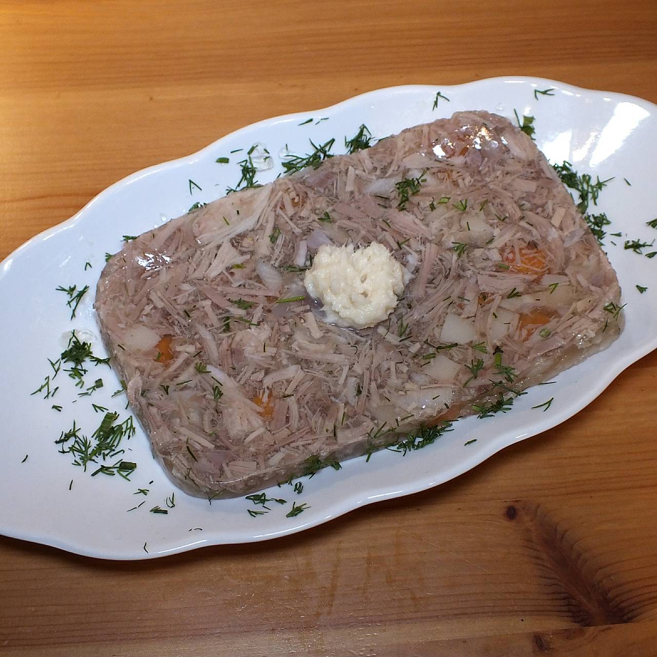 Россиян предупредили об опасности холодца