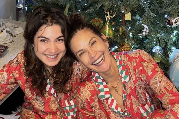 Тери Хэтчер (справа)