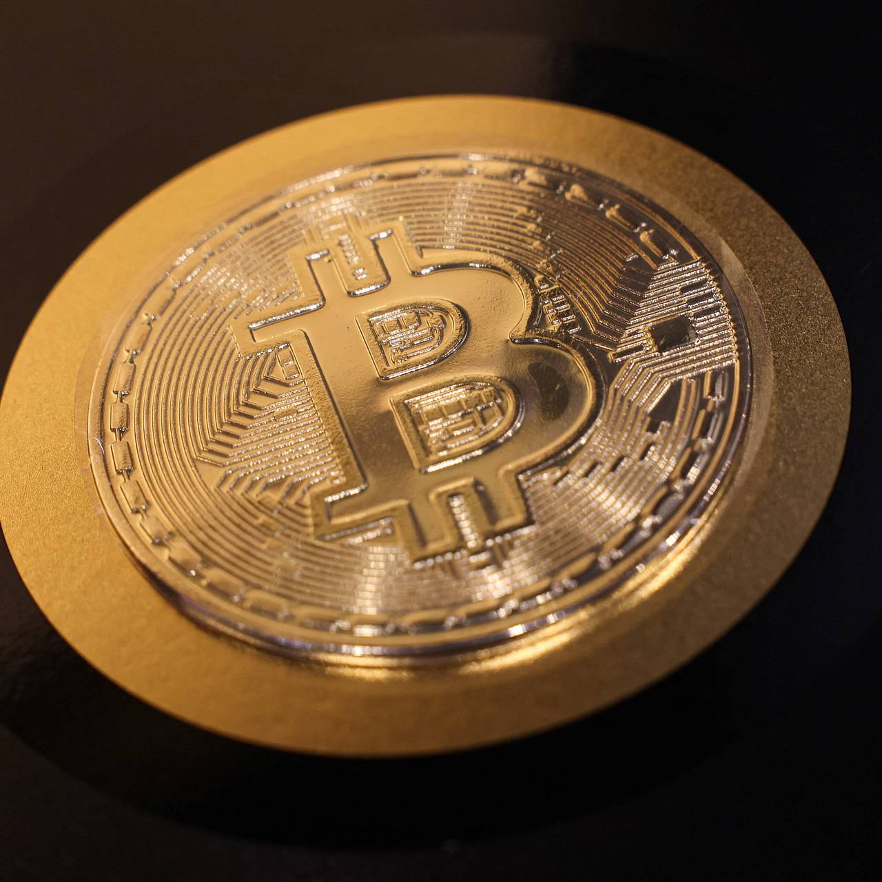 Названо главное преимущество биткоина перед долларом