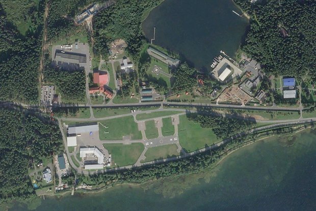 Вид на резиденцию Владимира Путина в Новгородской области