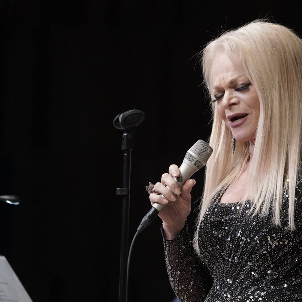 Новогодний фильм с Долиной вышел в эфир