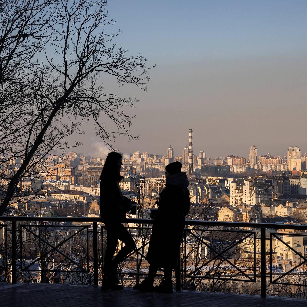 Врач предупредил любителей гулять без шапки зимой