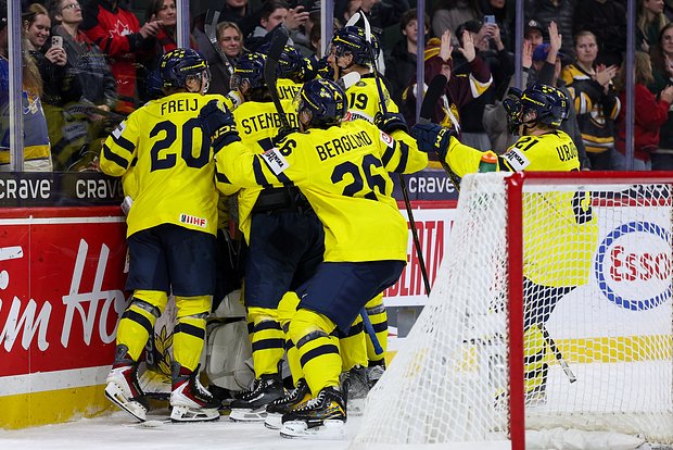 Шведские игроки на чемпионате мира по хоккею среди юниоров