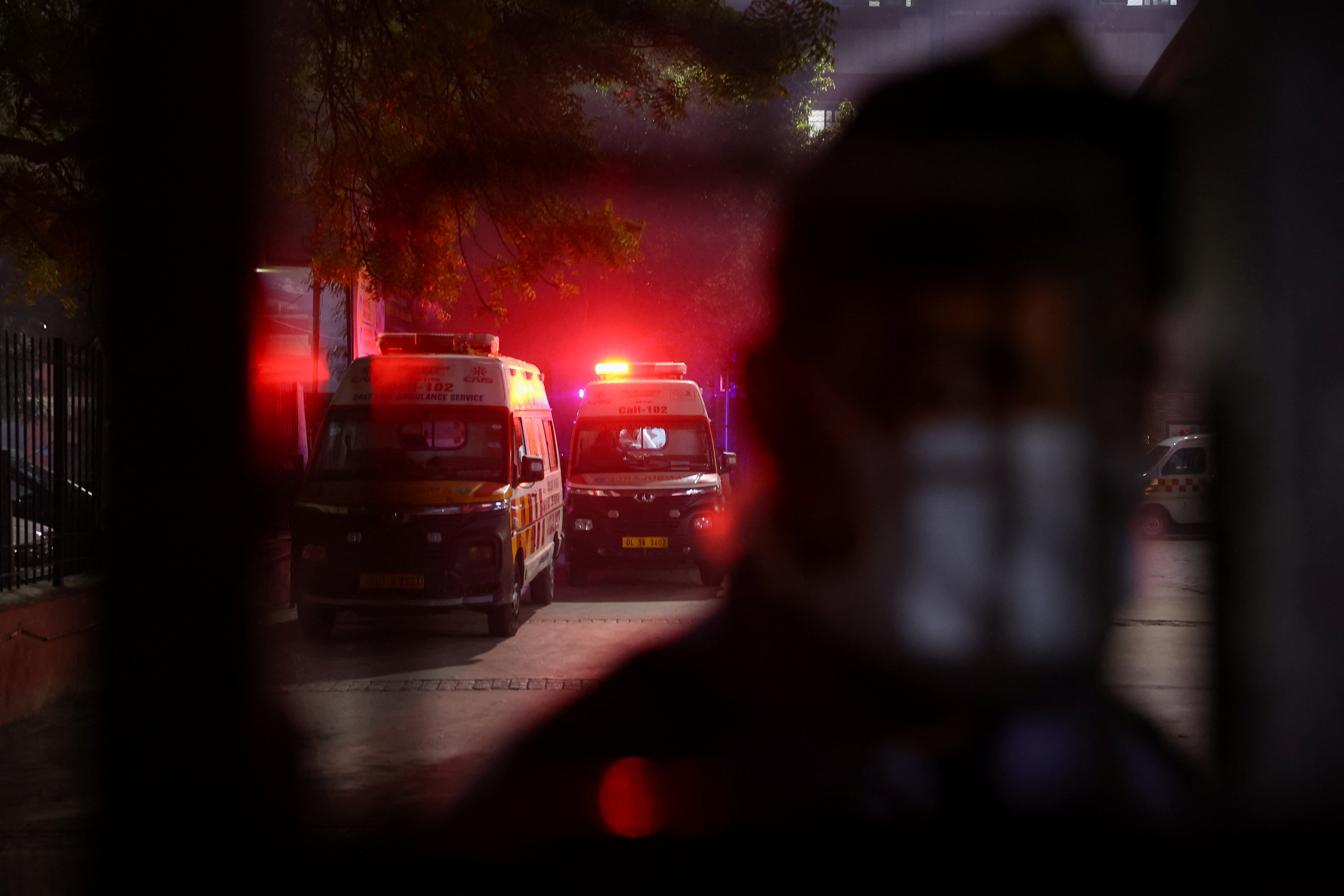 Соседи&nbsp; изнасиловали малолетнюю девочку и сбросили ее с крыши