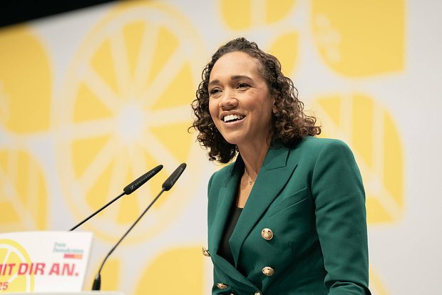 Николь Бюттнер