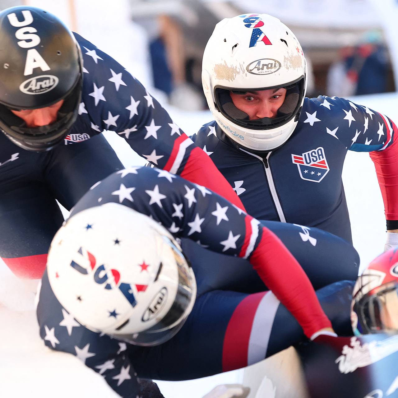 Трое американских бобслеистов выпали из саней на Кубке мира