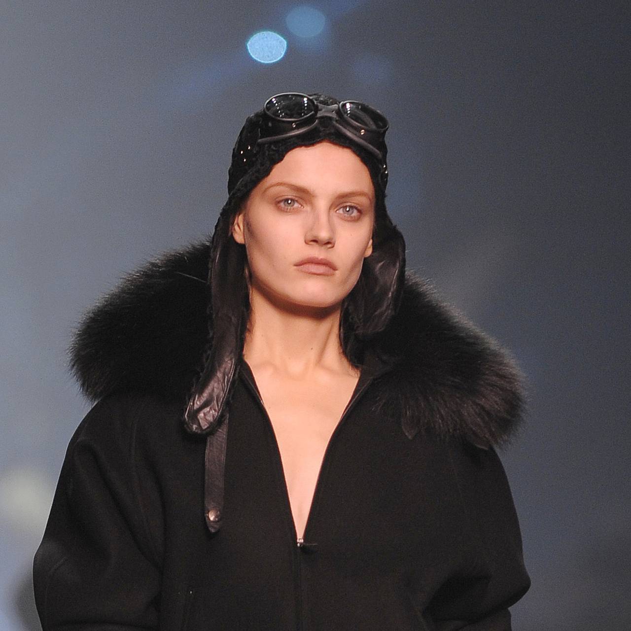 Россиянам предрекли моду на авиаторские шапки