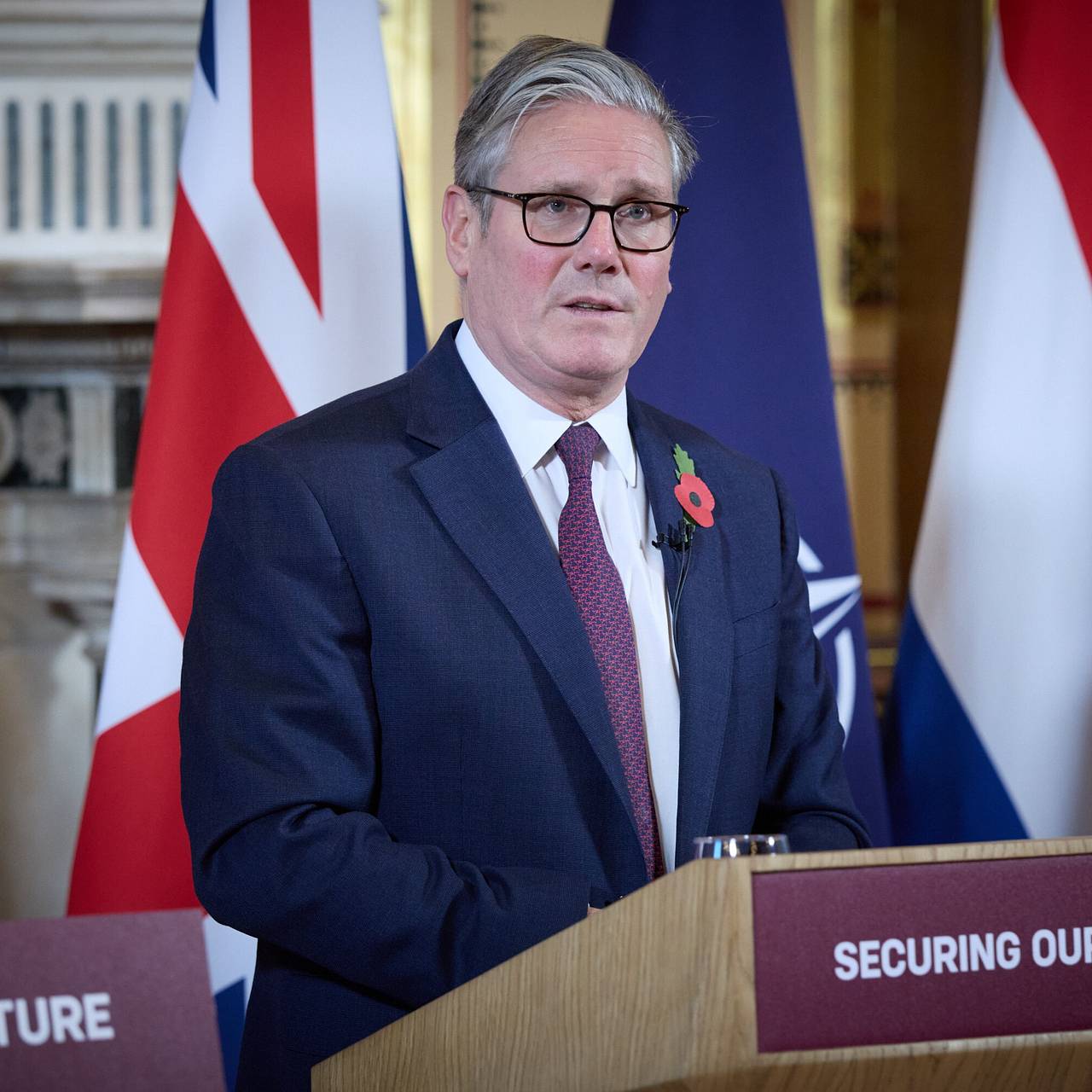 Премьер Британии пригрозил Илону Маску из-за &laquo;раздевающей&raquo; нейросети