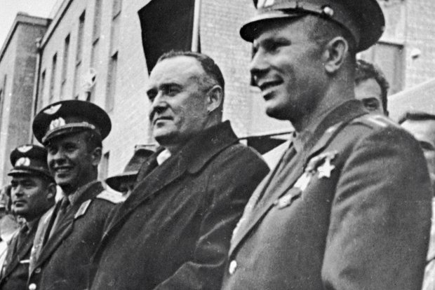 Сергей Королев (в центре)