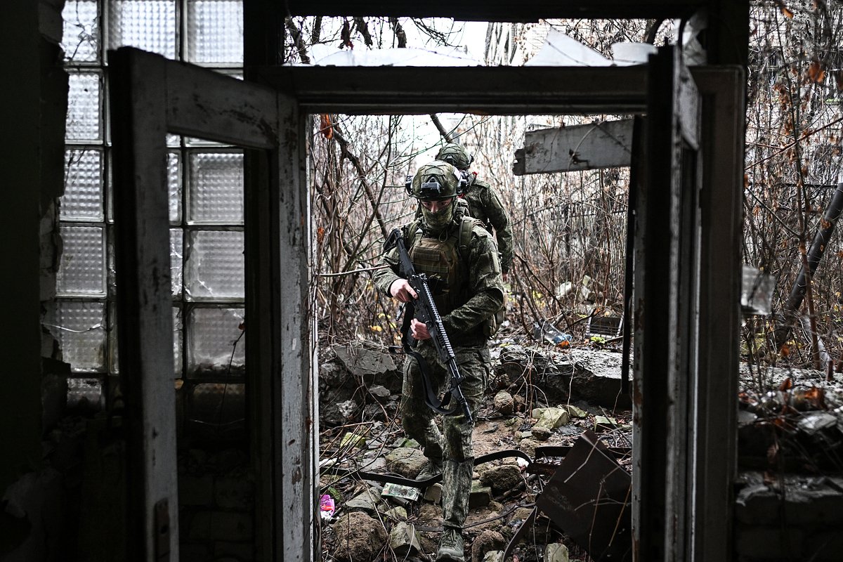 В России обсуждают «важную отставку» генерала, который годами командует в зоне СВО. Его снова обвиняют в неоправданных потерях В России обсуждают «важную отставку» генерала, который годами командует в зоне СВО. Его снова обвиняют в неоправданных потерях