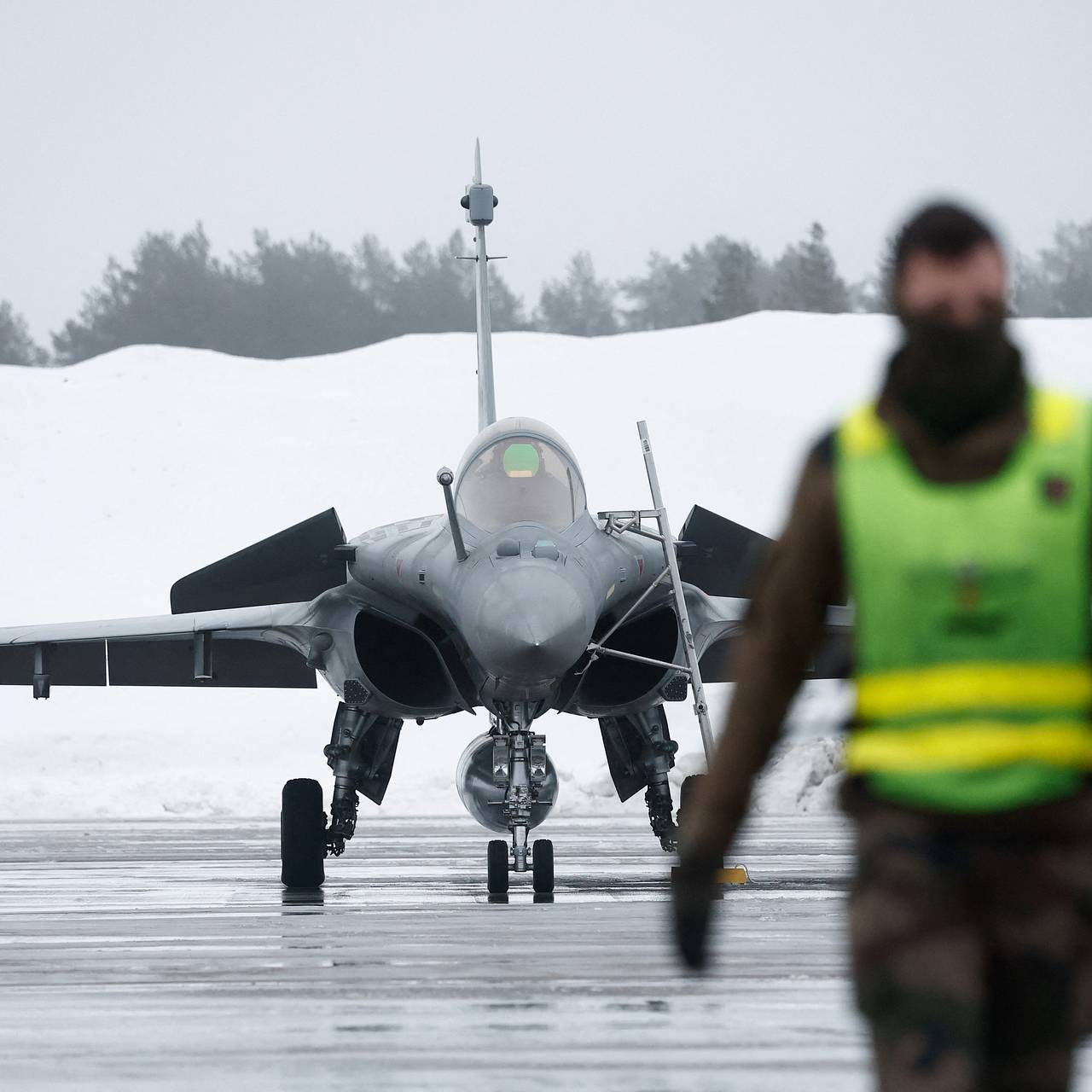 Страны НАТО массово стягивают авиацию в ключевой хаб снабжения ВСУ. За трое суток там сели 10 самолетов. Что происходит?