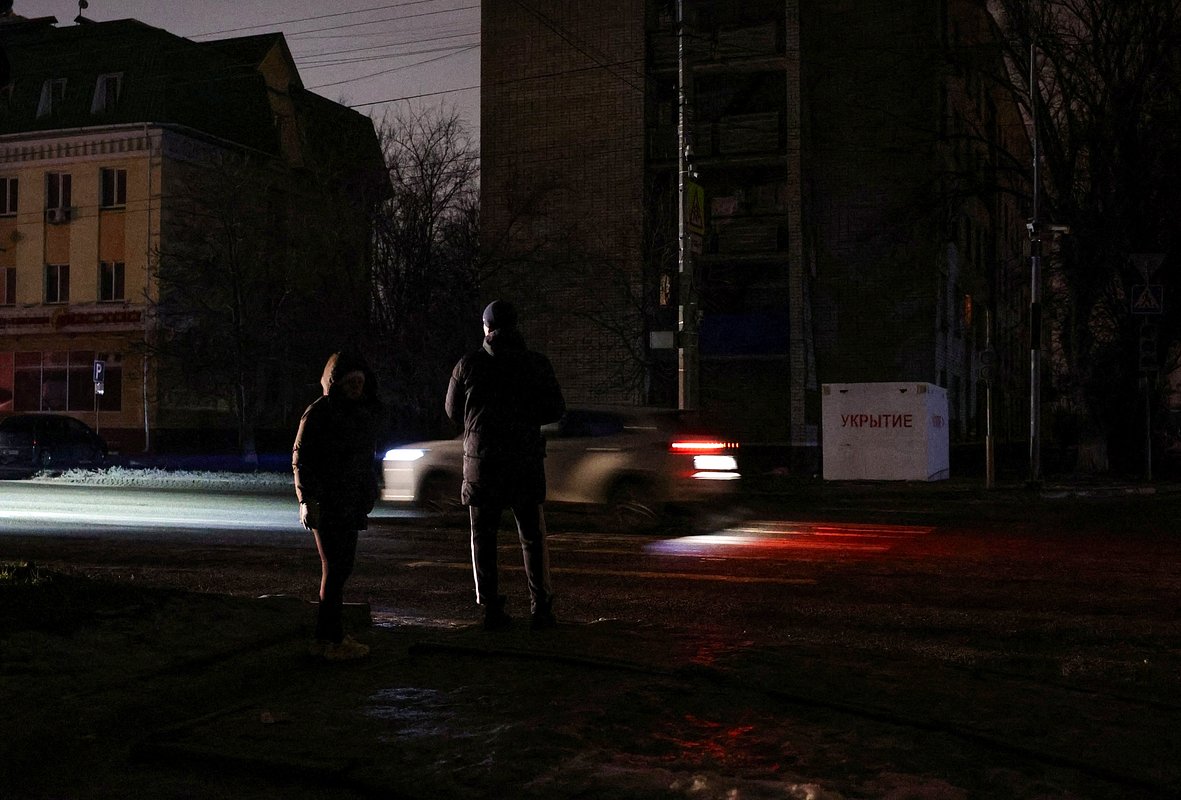 Улица в Белгороде во время блэкаута после ракетной атаки ВСУ, 9 января 2026 года