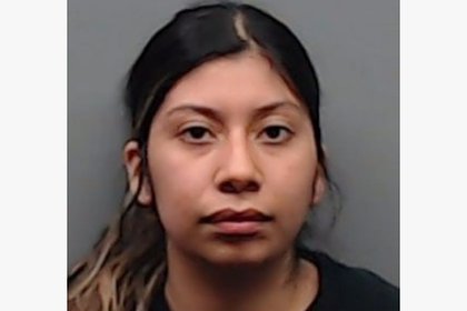 Обнаженную сотрудницу школы арестовали после секса с учеником в автомобиле