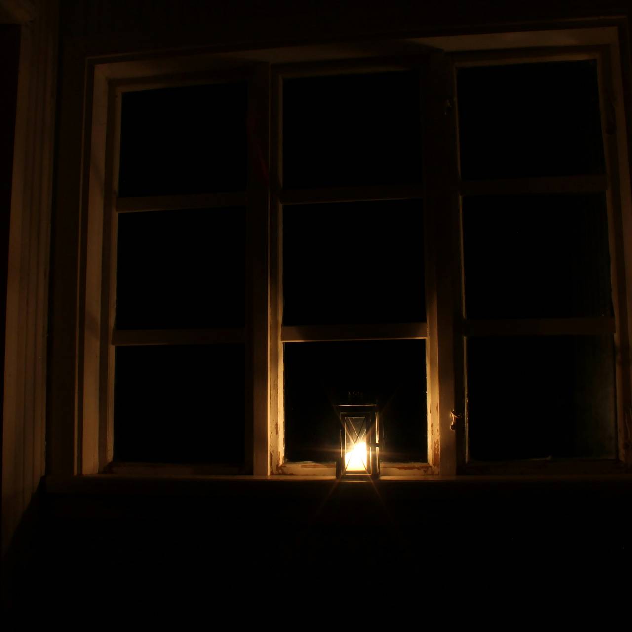 Десятки тысяч людей остались без света в Запорожской области