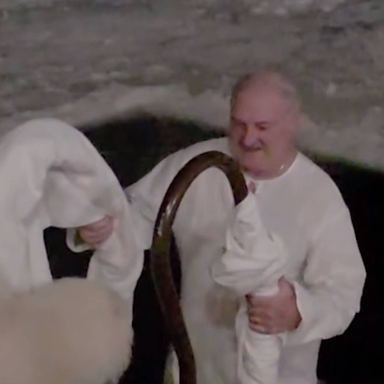 Лукашенко окунулся в ледяную воду