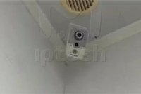 В российской школе ученики заметили установленную в туалете камеру