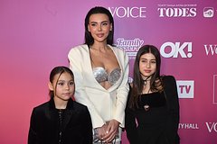 Оксана Самойлова с дочерьми Леей и Ариелой