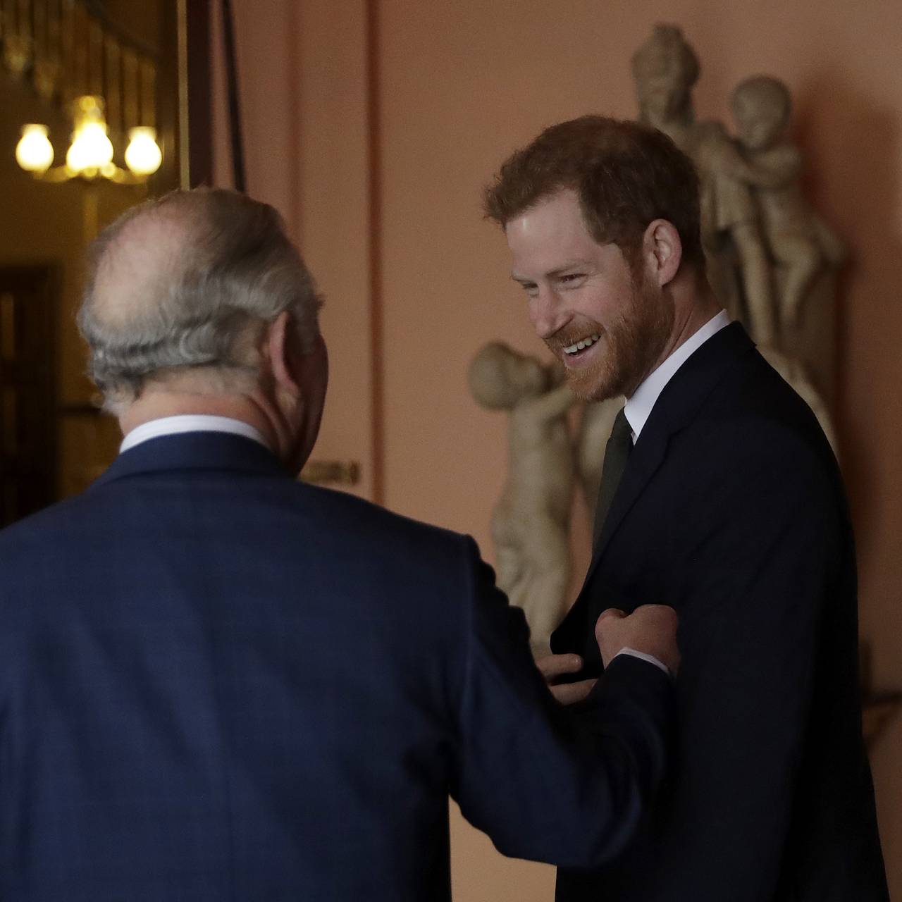 Карл III снова отказался от встречи с принцем Гарри