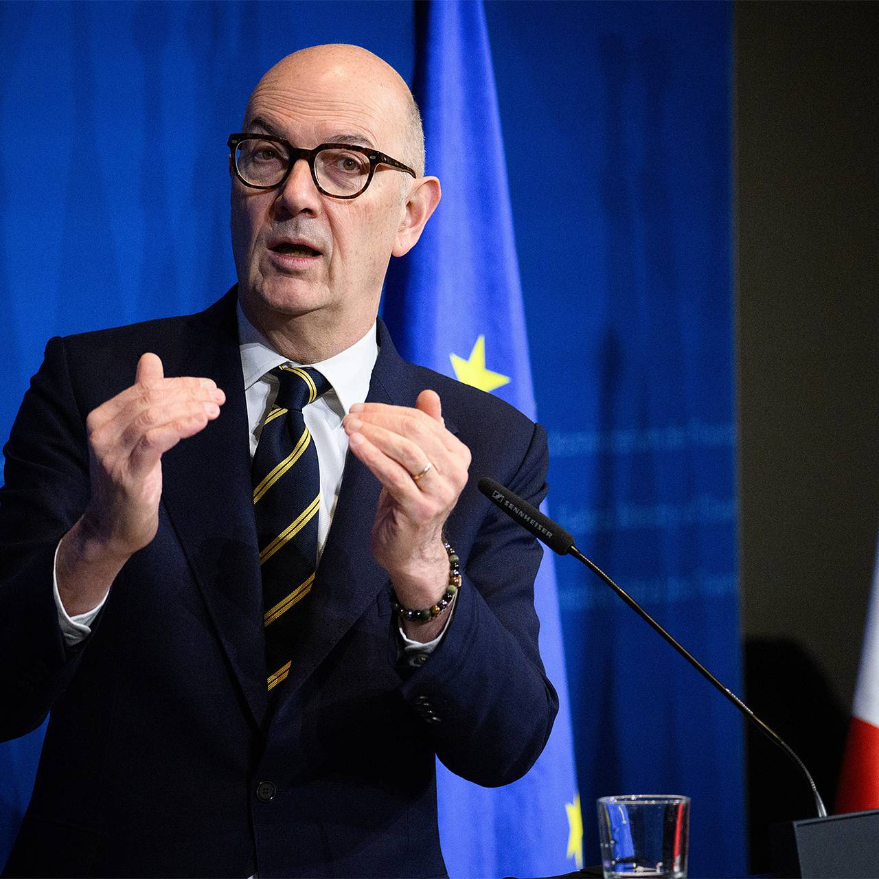 Глава Минфина Франции высказался о геополитическом орудии Трампа