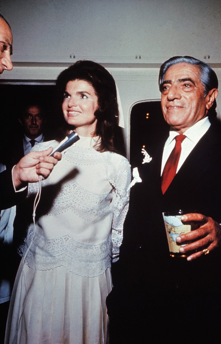Джеки Кеннеди в платье Valentino на свадьбе с Аристотелем Онассисом