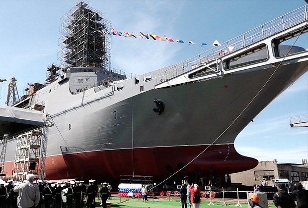 БДК «Владимир Андреев» в ходе церемонии спуска на воду