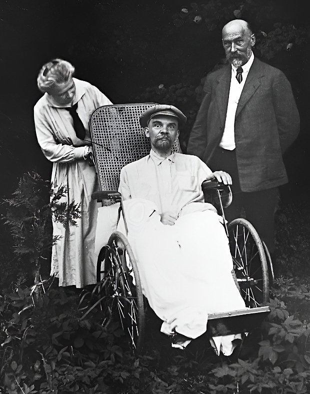 Ленин в Горках во время болезни