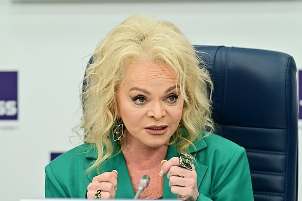 Лариса Долина