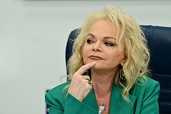 Лариса Долина