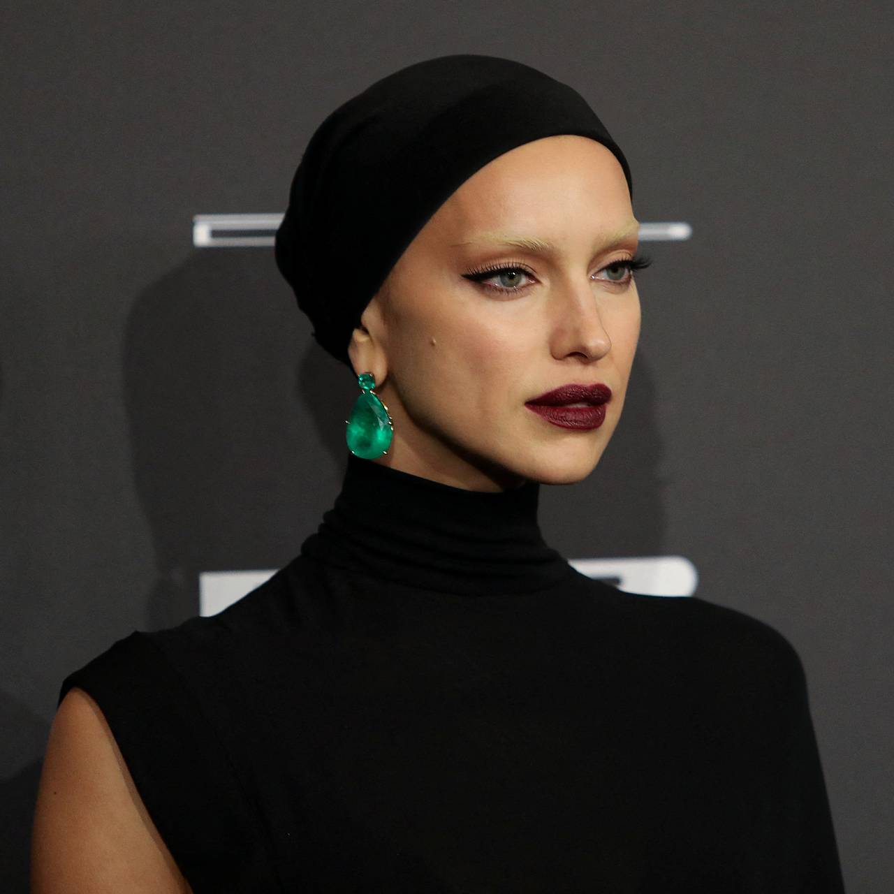 Восьмилетняя дочь Ирины Шейк прогулялась с сумкой Louis Vuitton за 125 тысяч рублей