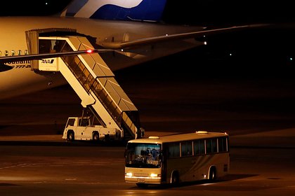 Экс-бортпроводник получил сотни бесплатных перелетов благодаря липовым документам пилота