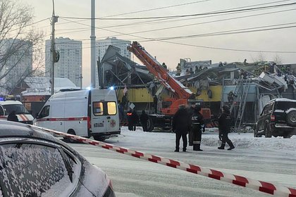 Стало известно о первой жертве обрушения торгового центра в столице региона России
