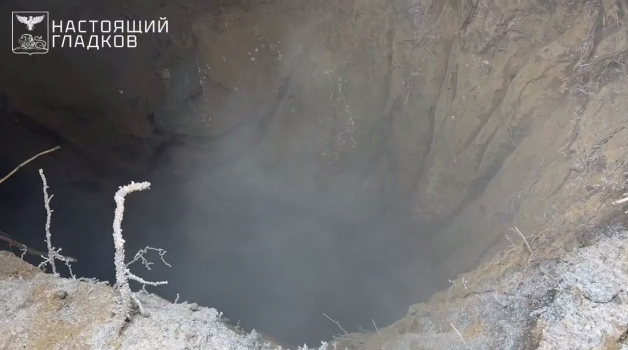 Гигантская&nbsp; воронка после ЧП в столице российского региона попала на видео