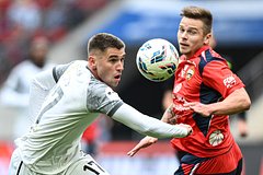 Владислав Саусь (слева)