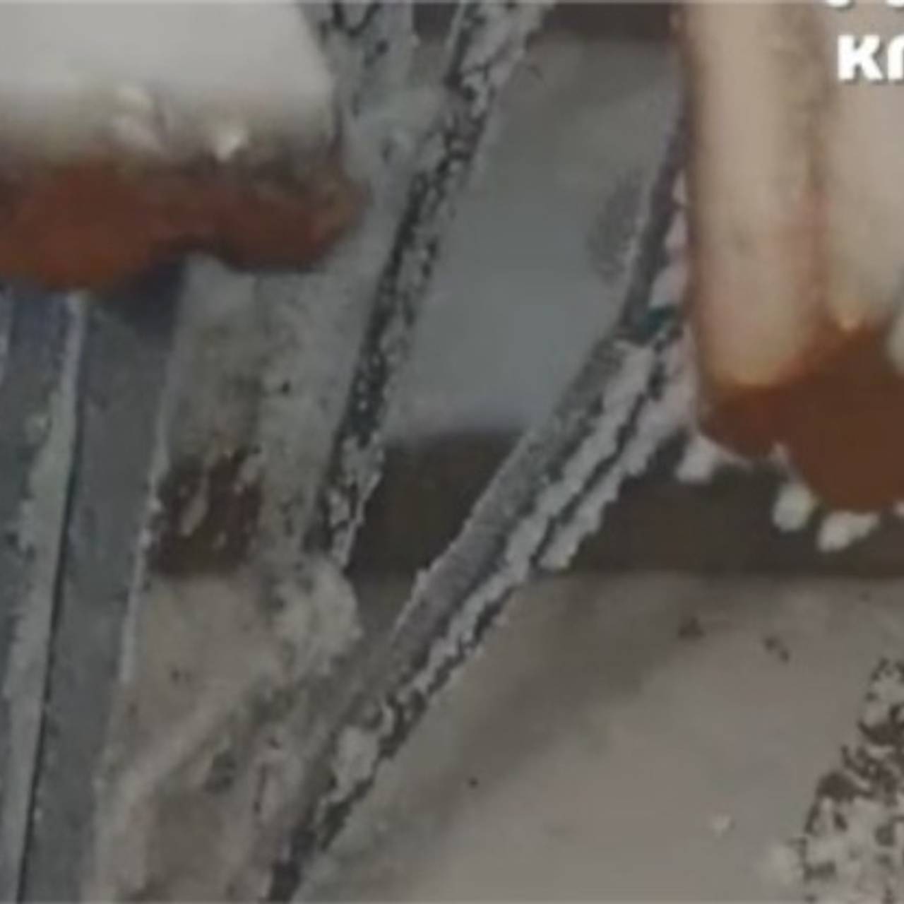 В российском городе подъезд дома превратился в ледяное царство