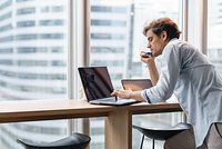 «Специалистов не хватает катастрофически» Бизнес столкнулся с дефицитом кадров в сфере ИИ. Как эту проблему будут решать в России?