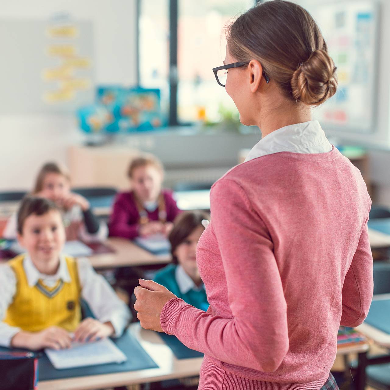 Рост стоимости подарков для учителей признали недопустимым