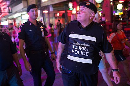 Турист обнажил гениталии на глазах у людей в Таиланде и нарвался на выговор