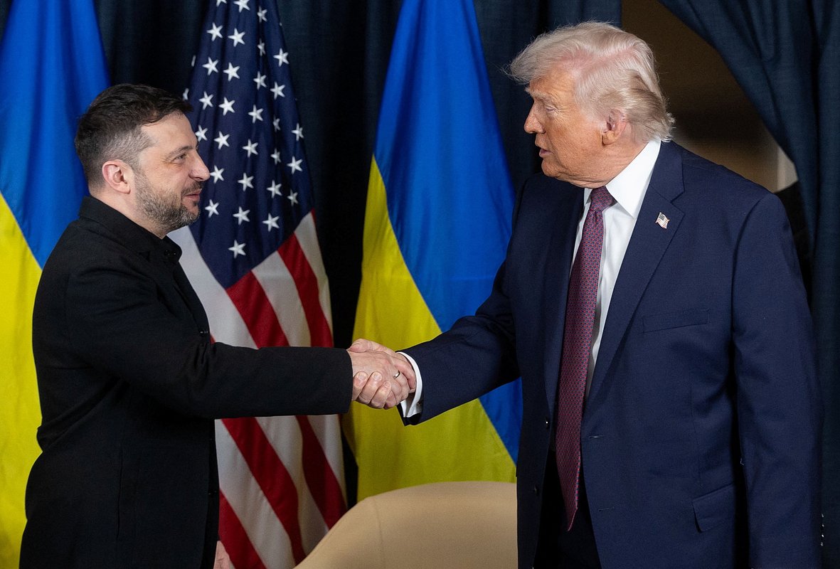 Президенты Украины и США Владимир Зеленский и Дональд Трамп в Давосе