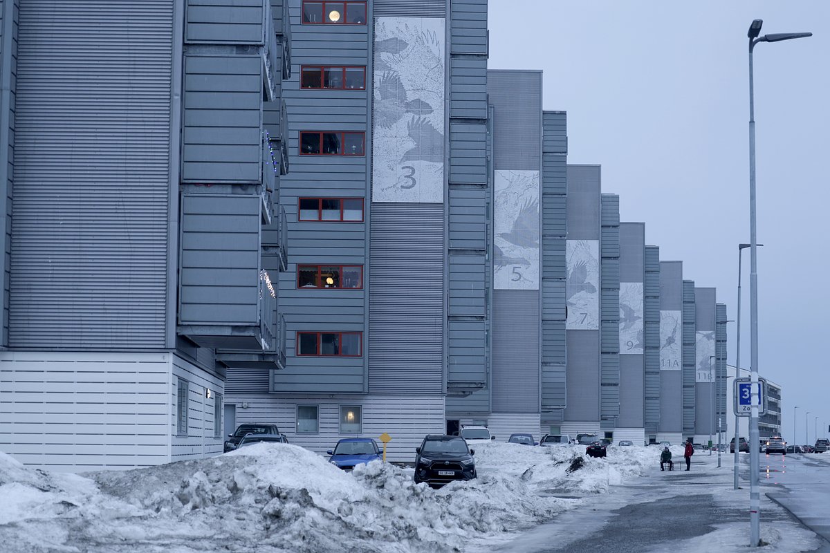 Строительство многоквартирных домов, рассчитанных на суровые зимы, Нуук, Гренландия, 12 марта 2025 года