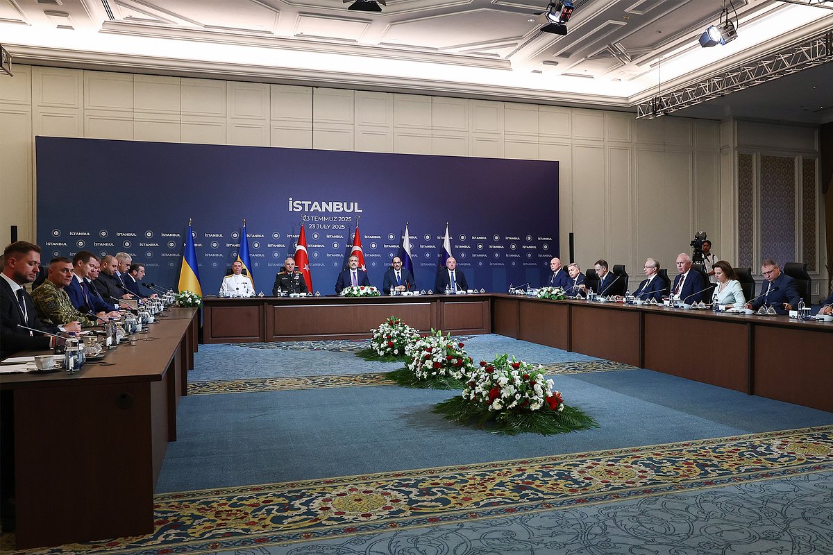 Переговоры делегаций России и Украины с участием представителей Турции во дворце Чираган, Стамбул, 23 июля 2025 года