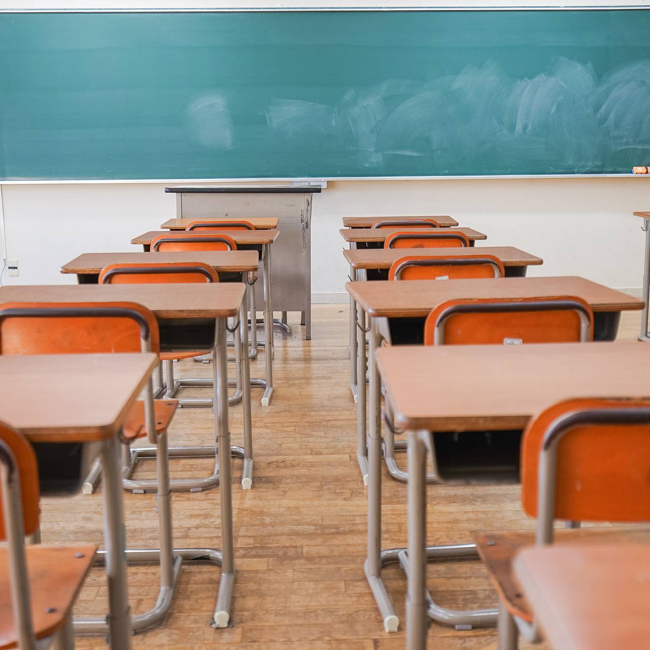 Учительница изнасиловала 11-летнего школьника