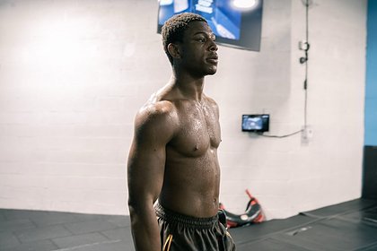 Боец UFC потерял сознание на взвешивании