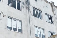 Последствия обстрела поликлиники в Каховке