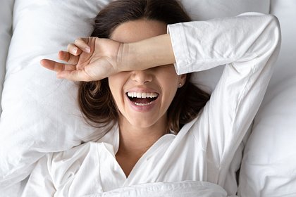 Стало известно о влиянии крика и смеха во сне на здоровье мозга