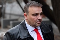 «Упал в обморок». «Звездному» адвокату огласили приговор по резонансному делу. В числе фигурантов — бывшие сотрудники ФСБ и СК 