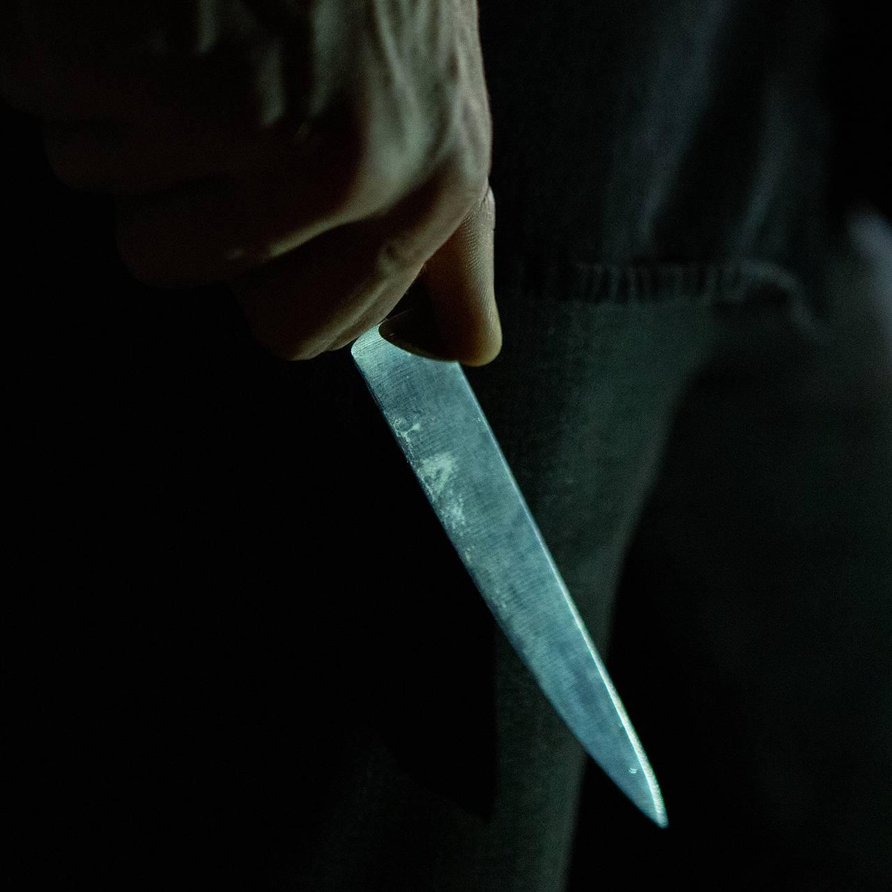 Россиянин напал с ножом на бывшую жену и дочь