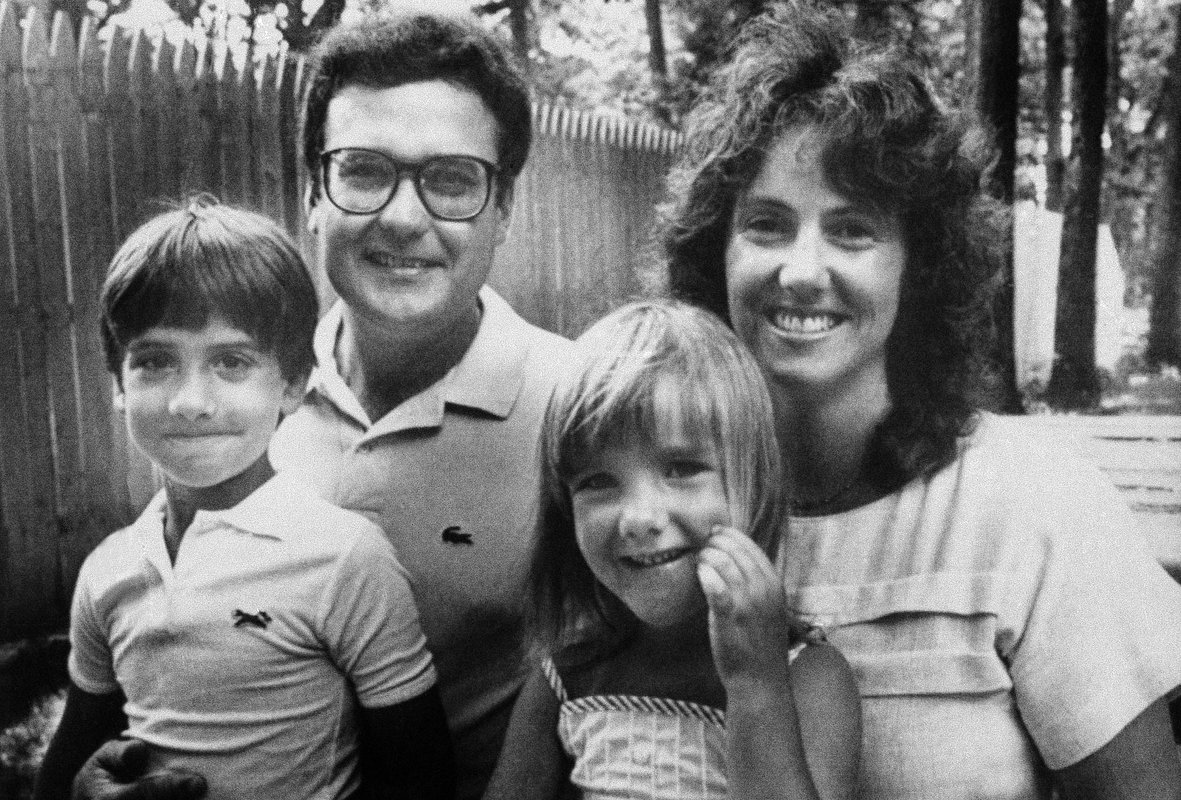 Криста Маколифф с семьей