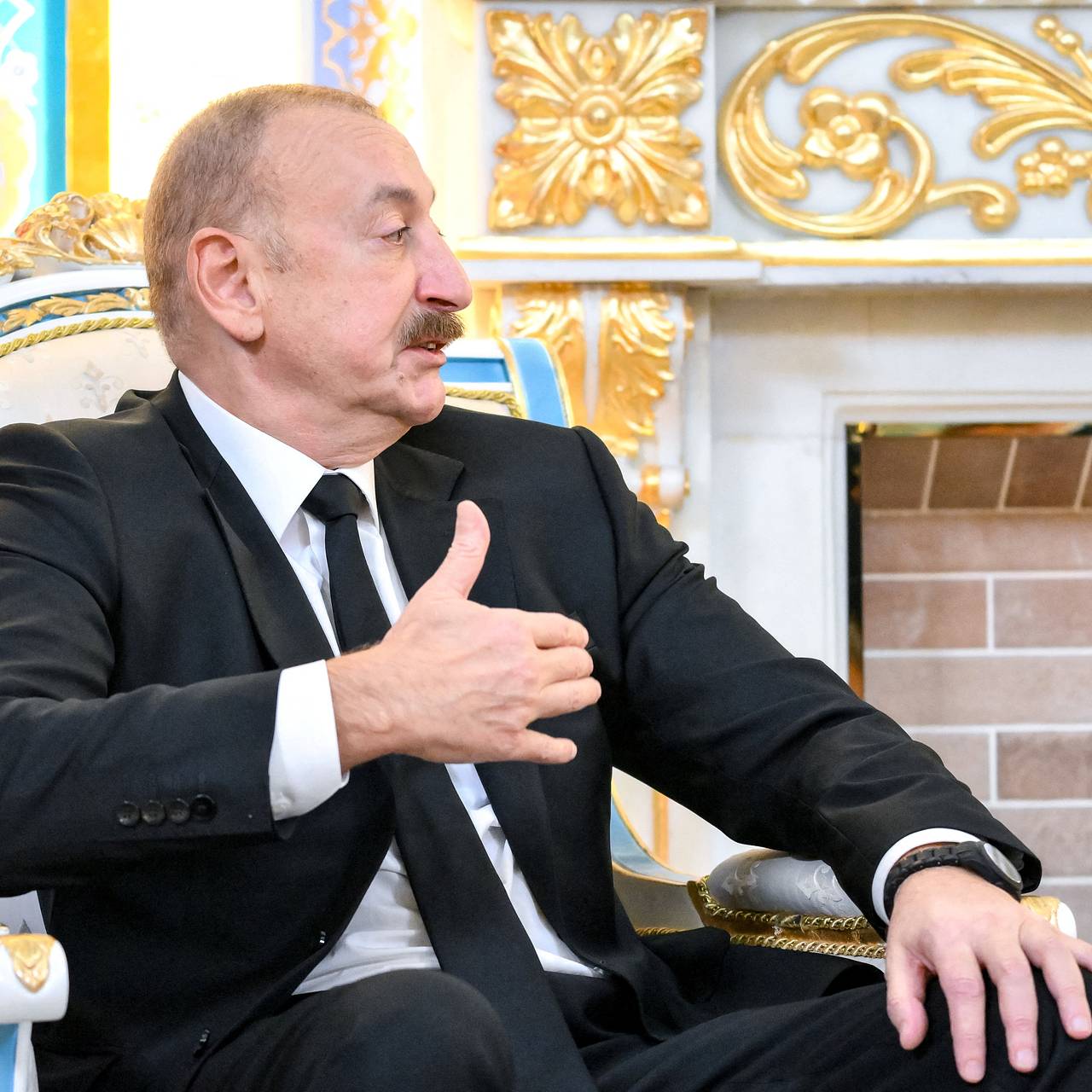 Алиев распорядился отправить помощь Украине